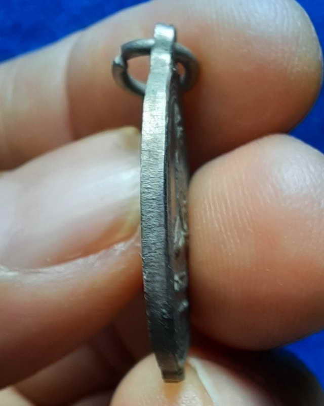 เหรียญใบมะยม หลวงพ่อพิธ วัดฆะมัง เนื้อทองเหลืองกะไหล่เงิน จ.พิจิตร 2516