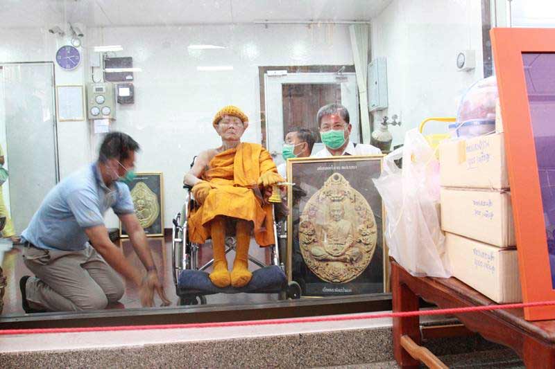 เหรียญหล่อโบราณ”รุ่นสมปรารถนา”หลวงพ่อคูณ ปริสุทโธ ปี2557 เนื้อทองแดงเถื่อนแช่น้ำมนต์ เลข2502+กล่อง