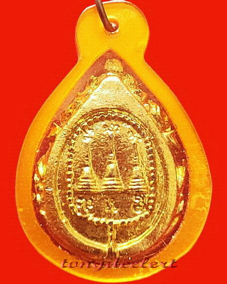 เหรียญหล่อหลวงพ่ออุตตมะ วัดวังก์วิเวการาม จ.กาญจนบุรี กะไหล่ทอง หายาก สวยมากพร้อมเลี่ยมเดิมค่ะ