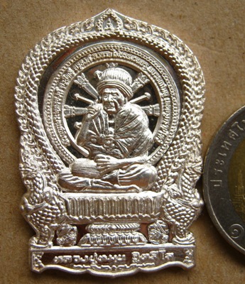 เหรียญนั่งพาน หลวงปู่หมุน เนื้อเงิน ปี2558 หมายเลข10 แยกจากชุดกรรมการ รุ่นปาฏิหาริย์ พร้อมกล่องเดิม