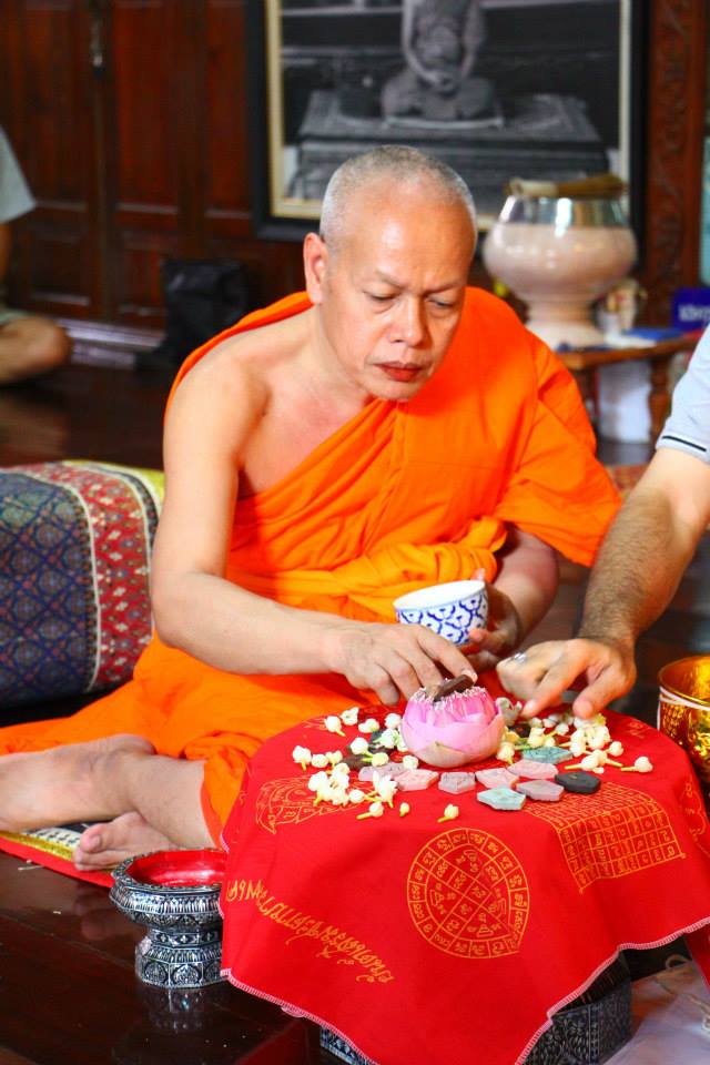 พระขุนแผนมหาภูติพรายทองคำ พระมหาสุรศักดิ์ วัดประดู่ (พระอารามหลวง) ปี2557 เนื้อชมพูปทุมทิพย์+กล่อง