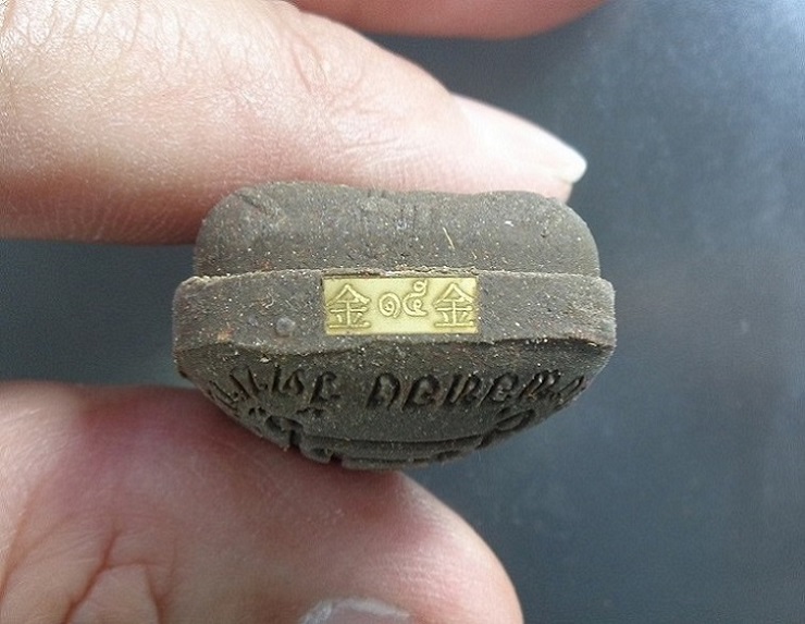 พระปิดตาปลดหนี้หลวงพ่อทอง วัดบ้านไร่ จ.นครราชสีมา เนื้อผงตะกรุดเงิน ปี ๒๕๖๕ สวยครับ