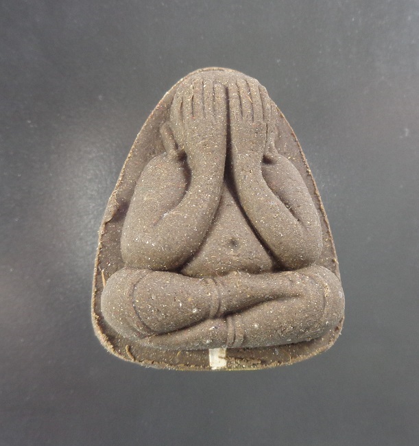 พระปิดตาปลดหนี้หลวงพ่อทอง วัดบ้านไร่ จ.นครราชสีมา เนื้อผงตะกรุดเงิน ปี ๒๕๖๕ สวยครับ