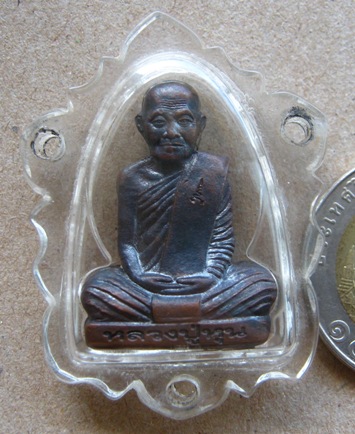 รูปเหมือนปั๊มรุ่นแรก หลวงปู่หุน วัดบางผึ้ง จ ฉะเชิงเทรา ปี2553เลข96 เนื้อทองแดง เลี่ยมกันน้ำพร้อมใช้