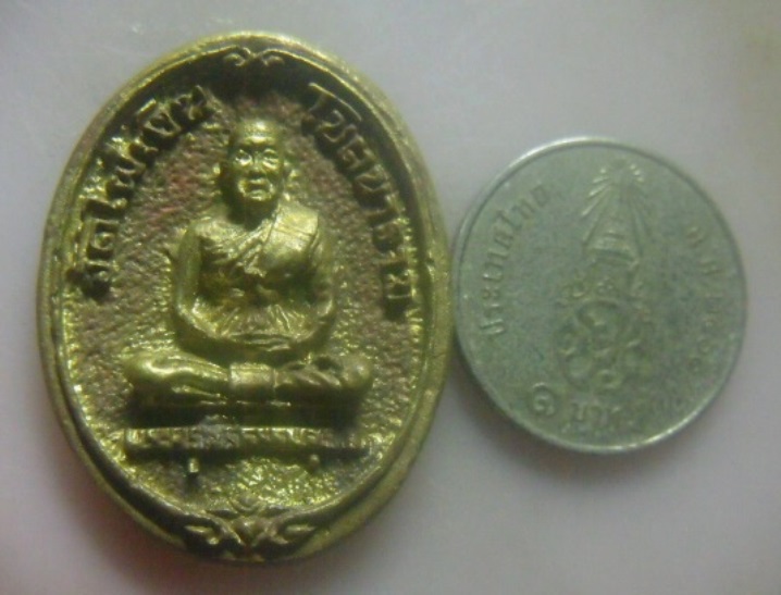 **เบาๆ**เหรียญหล่อพระครูสิริธรรมสุธี (หลวงปู่สี) วัดไผ่เงินโชตนาราม ปี ๒๕๓๔**หลังยันต์ สวยๆ