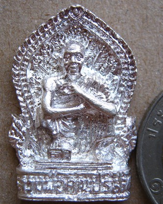 เหรียญเสมา หลวงพ่อคูณ ปริสุทโธ เนื้อเงิน เสาร์๕คูณพันล้าน ปี2537 มีโค้ด