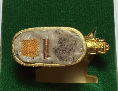 หมูมหามงคลคูณทอง หลวงพ่อคูณ วัดบ้านไร่ ปี2553 เนื้อทองทิพย์ ใต้ฐานอุดผงจีวรเกศา+ตะกรุด เลข1445+กล่อง