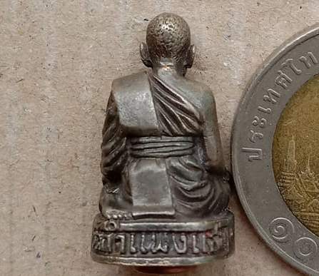 รูปหล่อรุ่น 2 หลวงปู่แผ้ว ปวโร วัดกำแพงแสน จ นครปฐม ปี2543 รุ่นสัมฤทธิ์ผล พร้อมกล่องเดิม