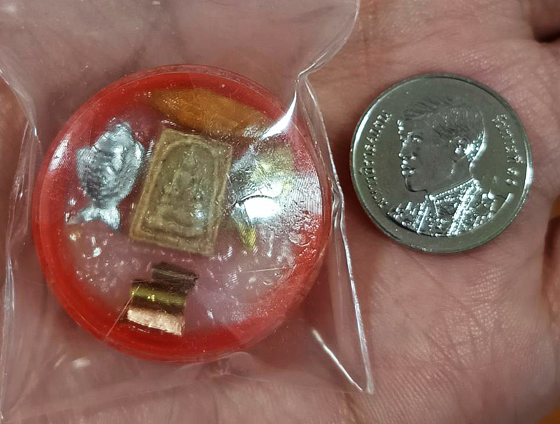 ตลับสีผึ้ง + ปลา + สมเด็จ + ตะกรุด ไม่ทราบที่