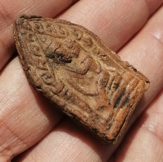 พระไม่ทราบที่ เคาะเดียว