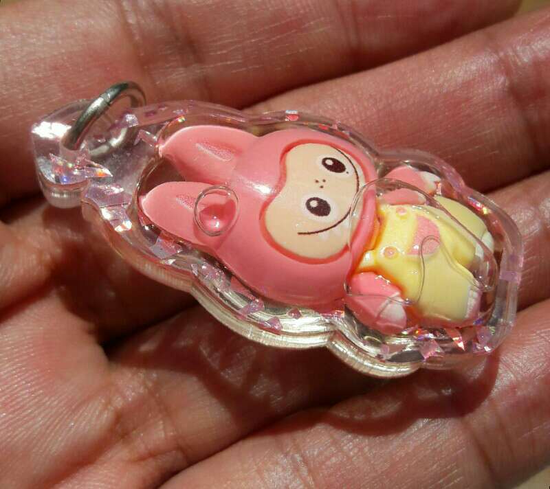 ลาบูบู้ ด้านหลังมีจาร ตะกรุดบรรจุมวลสาร เคาะเดียว    