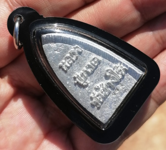 หลวงปู่ทวด​ พิมพ์เตารีด​ เนื้อปีกเครื่องบิน​ เสก​ 6​ วาระ​ 30​ เกจิ ตอกหมายเลข​ ปี​ 2566​ เคาะเดียว 