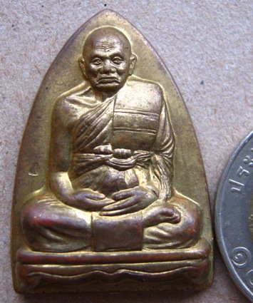 2องค์ รูปเหมือนหลังเตารีด รุ่นแรก หลวงปู่ทิม วัดพระขาว อยุธยา ปี2539เนื้อทองเหลือง เลข1297พร้อมกล่อง