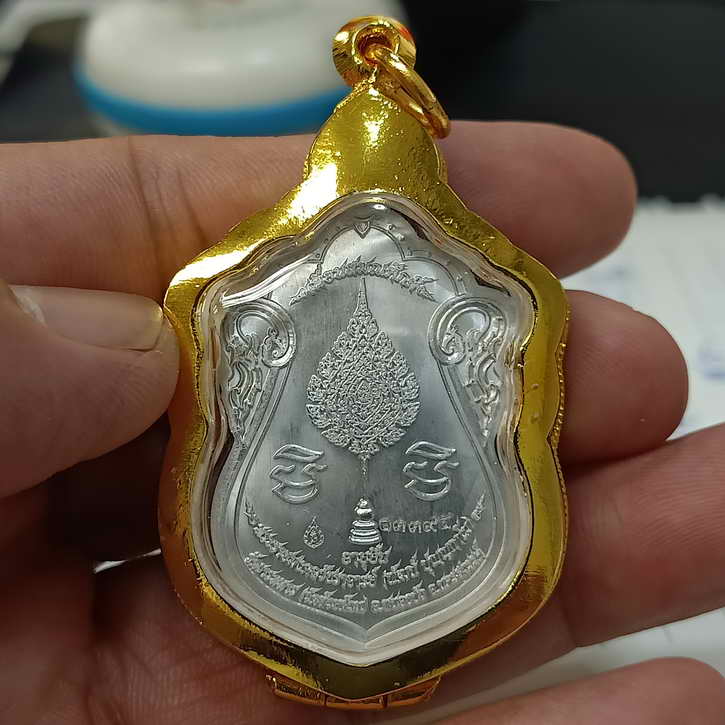 เหรียญเสมา รุ่นเลื่อนสมณศักดิ์ หลวงพ่อพัฒน์ วัดห้วยด้วน จ.นครสวรรค์ ปี 2564 เนื้อปีกเครื่องบิน