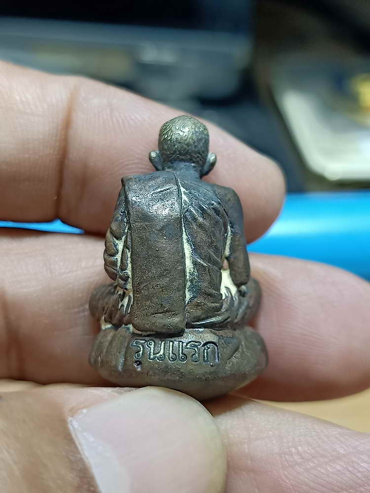 4-272 รูปหล่อฐานภูเขา เบ้าทุบ รุ่นแรก หลวงปู่สี วัดบ้านขอนแก่น จ.มุกดาหาร ชนวน เลข 2469 กล่องเดิม