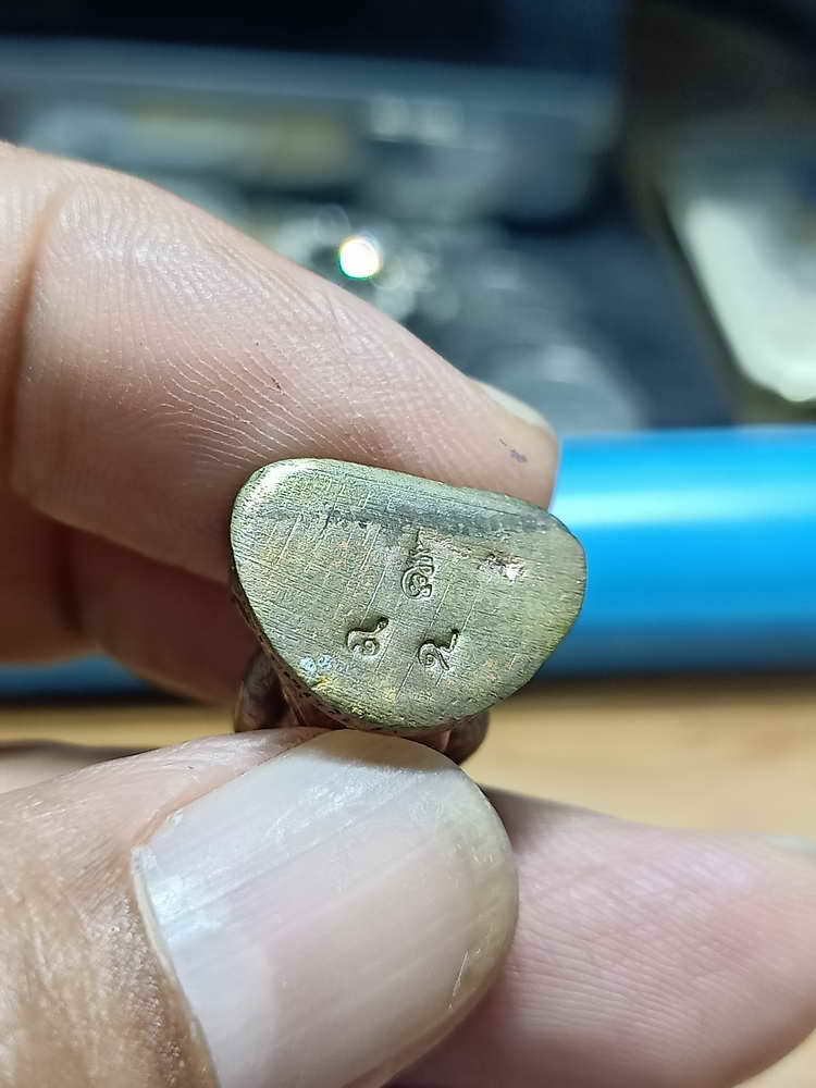 4-303 รูปหล่อมหามงคล รุ่นแรก หลวงปู่ผา วัดเดือยไก่ จ.อุบลราชธานี 2559 มช. เลข 89 กล่องเดิม