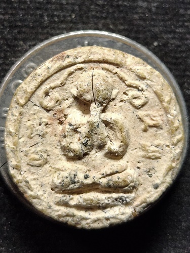 วัดกลางท่าเรือ จ.พระนครศรีอยุธยา พระผงปิดตา หลวงพ่อนวม  พิมพ์จันทร์ลอย 