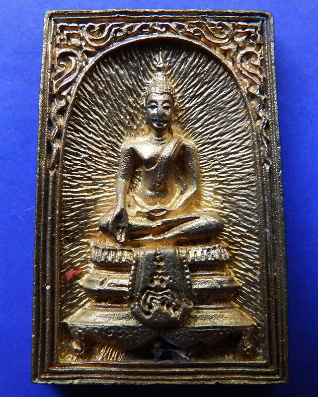 2.สมเด็จประทานพร หลังรูปเหมือนหลวงพ่อแพ วัดพิกุลทอง พ.ศ. 2534 เนื้อทองผสม พร้อมกล่องเดิม