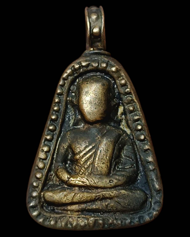 เหรียญหล่อจอบไข่ปลา หลวงพ่อเงิน บางคลาน พระบ้านเก่าเก็บหลายสิบปี ไม่ทราบใครสร้าง ขนาดสูง 3 ซ.ม.เศษ (