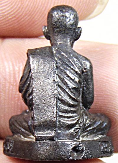 รูปหล่อหลวงพ่อลมูล วัดเสด็จ ปทุมธานี