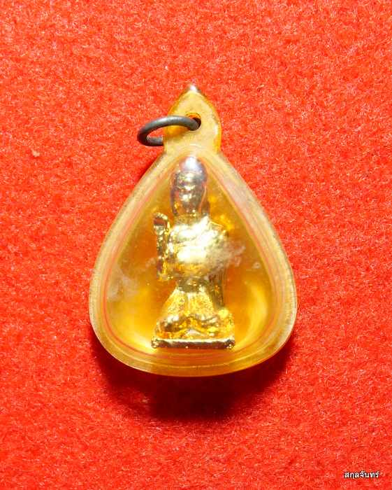 แม่นางกวักหลวงปู่ทิม อิสริโก วัดละหารไร่ จ.ระยอง เนื้อโลหะกะไหล่ทอง (เลี่ยมเดิม) พระสภาพสมบูรณ์ครับ