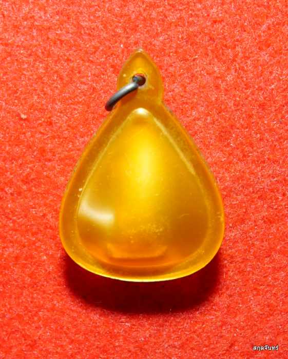 แม่นางกวักหลวงปู่ทิม อิสริโก วัดละหารไร่ จ.ระยอง เนื้อโลหะกะไหล่ทอง (เลี่ยมเดิม) พระสภาพสมบูรณ์ครับ