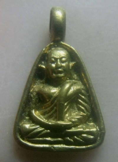 **เบา​ๆ​**เหรียญหล่อจอบเล็ก รุ่นพิเศษ หลวงพ่อเงิน วัดบางคลาน จ.พิจิตร**หลังยันต์ สวยๆ