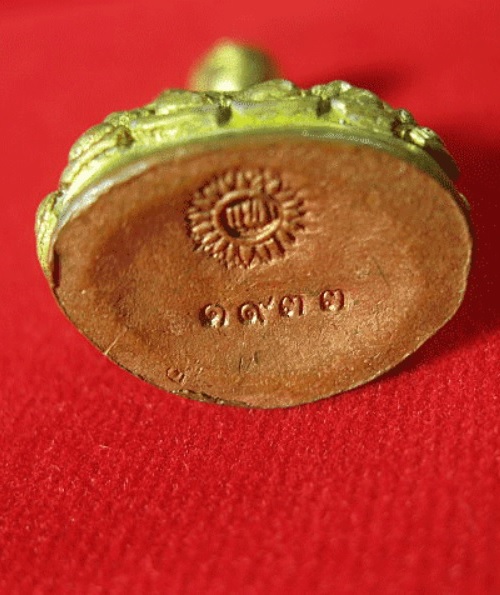 พระกริ่งธรรมมุณี เนื้อทองทิพย์ก้นทองแดง หลวงพ่อแพ วัดพิกุลทอง พิธีเททอง ปี39...เคาะเดียวแดง...