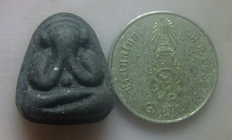 **เบา​ๆ​**พระปิดตาหลังแบบ วัดป่า อรัญญิกาวาส จ.ชลบุรี**ผสมผงเก่า สวยๆ พร้อมกล่องเดิม 