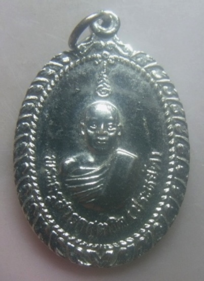 **เบาๆ**เหรียญพระครูสาธกสุตกิจ (ประหยัด) วัดสนามชัย อ.โพธาราม จ.ราชบุรี ปี ๒๕๒๑**กะไหล่เงิน สวยๆ