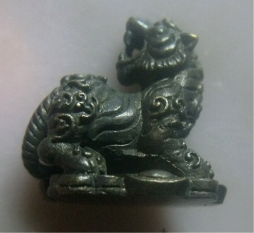 **เบา​ๆ​**รูปหล่อเสือเหลียวหลัง เนื้อโลหะผสม เก่าๆ ไม่ทราบที่**สวยๆ เชิญชมครับ 