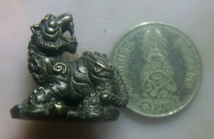 **เบา​ๆ​**รูปหล่อเสือเหลียวหลัง เนื้อโลหะผสม เก่าๆ ไม่ทราบที่**สวยๆ เชิญชมครับ 