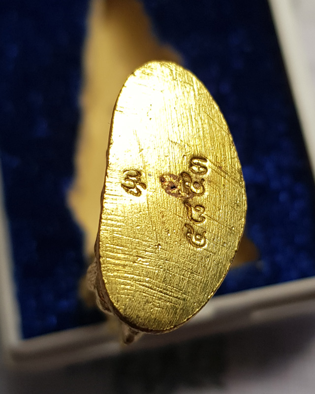 สมเด็จนางพญาเรือนแก้วลอยองค์ รุ่น ประวัติศาสตร์ ธงชัยจอมราชันย์ เนื้อทองผสม พร้อมกล่อง