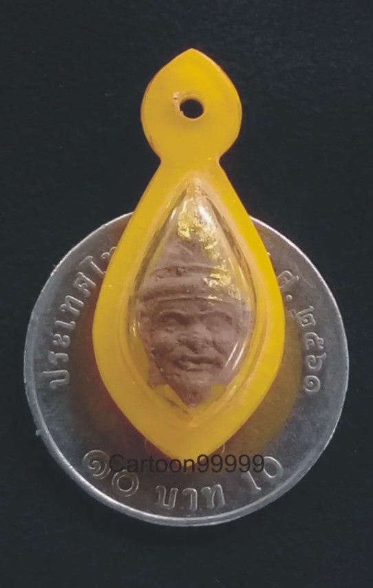 เศียรพ่อแก่จิ๋วๆ เลี่ยมเก่าๆ ครับผม