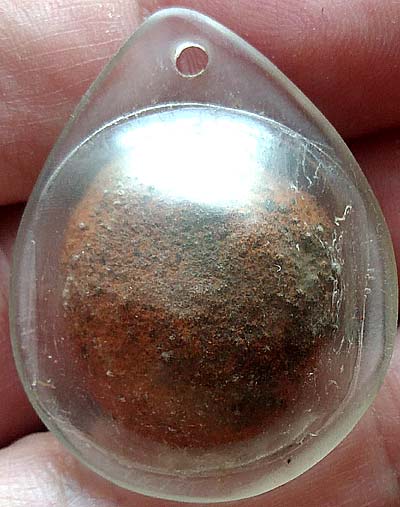 เนื้อดินเก่าๆ เลี่ยมเก่าๆ