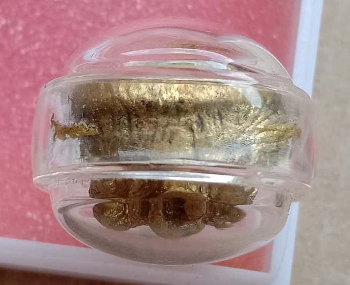 ลูกอมหนังเสือพยัคเมฆา รุ่นมหาเสน่ห์ ครูบากฤษณะ อินทวัณโณ สำนักสงฆ์เวฬุวัน นครราชสีมา ปี2548 เลี่ยมกั