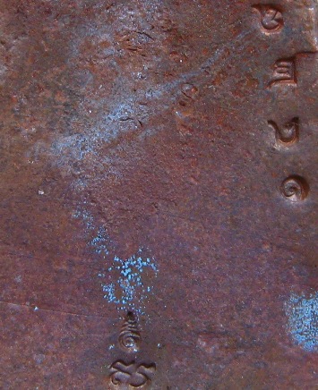 รูปหล่อครึ่งซีก ปี2556รุ่นเศรษฐีเงินล้าน เลข1428เนื้อนวโลหะผสมชนวนมวลสารเก่า หลวงปู่หมุน สร้าง1500อง