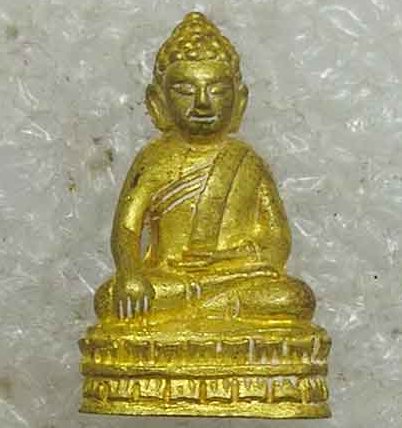 พระชัยวัฒน์อุดมโชค"รุ่นแรก"หลวงปู่อุดมโชค วัดบ้านตะกวน จ ศรีสะเกษ เนื้อทองทิพย์ หมายเลข721+กล่อง