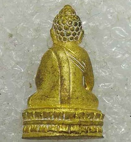 พระชัยวัฒน์อุดมโชค"รุ่นแรก"หลวงปู่อุดมโชค วัดบ้านตะกวน จ ศรีสะเกษ เนื้อทองทิพย์ หมายเลข721+กล่อง