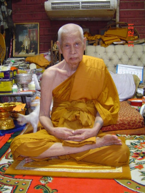 เหรียญรุ่นวัฒนมงคล 99 ปี หลวงปู่แย้ม วัดสามง่าม จ นครปฐม ปี2556 เนื้อทองแดงรมดำ