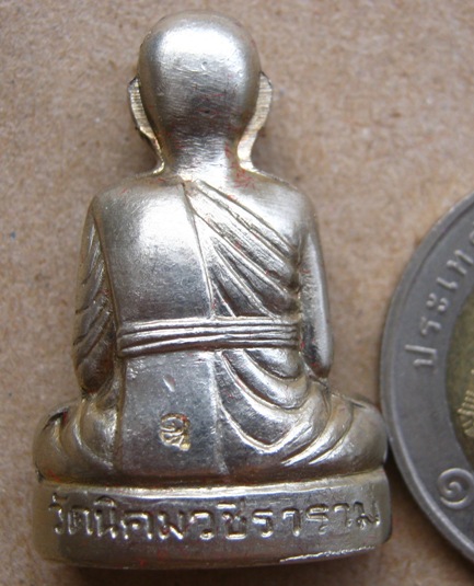 รูปเหมือนปั๊ม รุ่นแรก หลวงพ่อหวล วัดนิคมวชิราราม จ.เพชรบุรี ปี2552 เนื้ออัลปาก้า มีโค๊ต พร้อมกล่อง