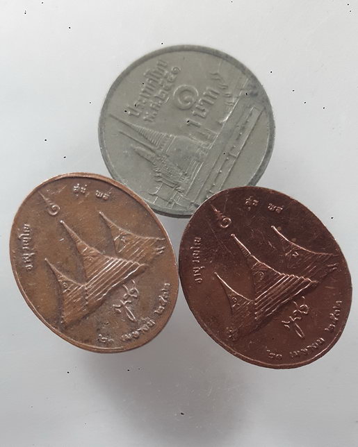 " เหรียญรูปไข่เล็ก สมเด็จพระญาณสังวร สมเด็จพระสังฆราชฯ หลังเจดีย์สามองค์ ปี 2532 เนื้อทองแดง 2 เหรีย