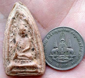 *พระสรรค์นั่ง พิมพ์ไหล่ยก กรุวัดท้ายย่าน ชัยนาท เนื้อดิน*