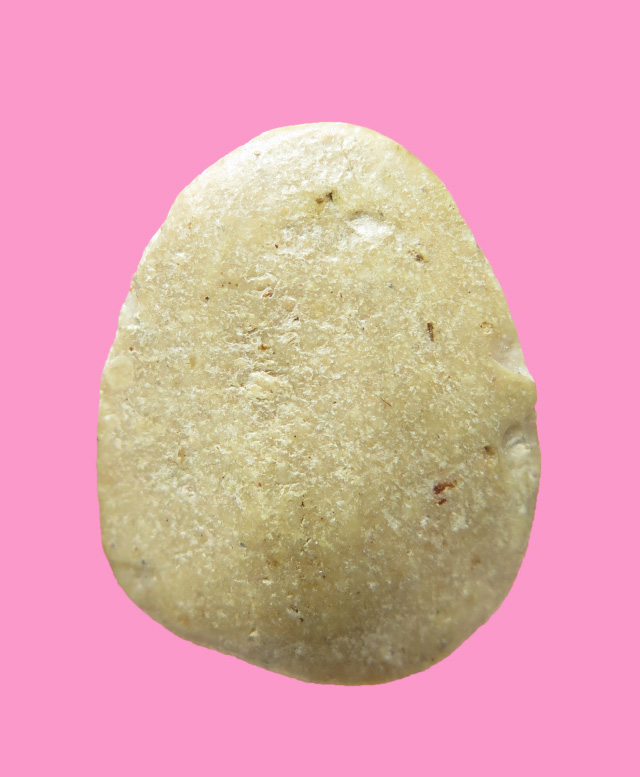 พระปิดตาเม็ดบัว เนื้อผงน้ำน้ำมัน