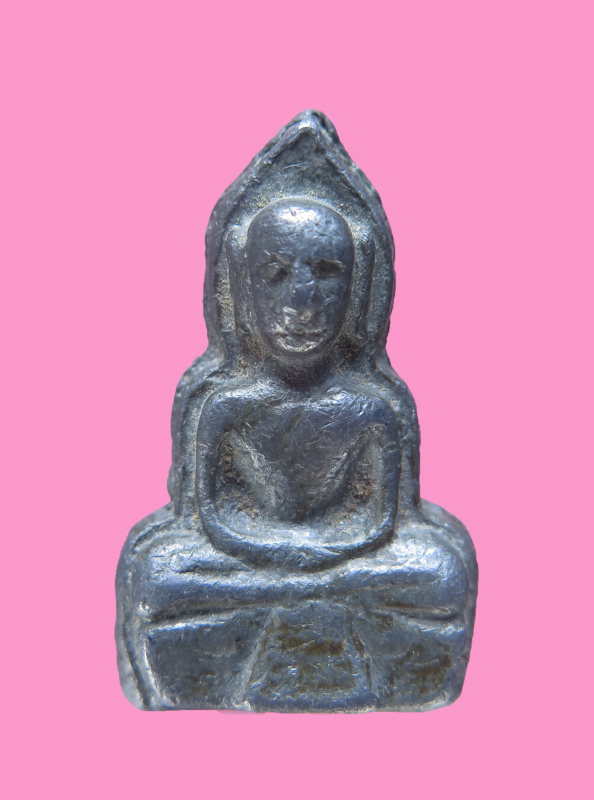 พระพิมพ์หน้าเณร หลวงตาจวน วัดไก่เตี้ย เนื้อชิน หลังยันต์ (หายาก)