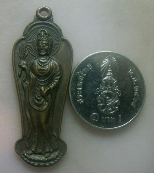 **เบาๆ**เหรียญพระโพธิ์สัตว์ เจ้าแม่กวนอิม เขาวัดหนองหอย ต.เขาแร้ง จ.ราชบุรี**หลังยันต์จีน สวยๆ