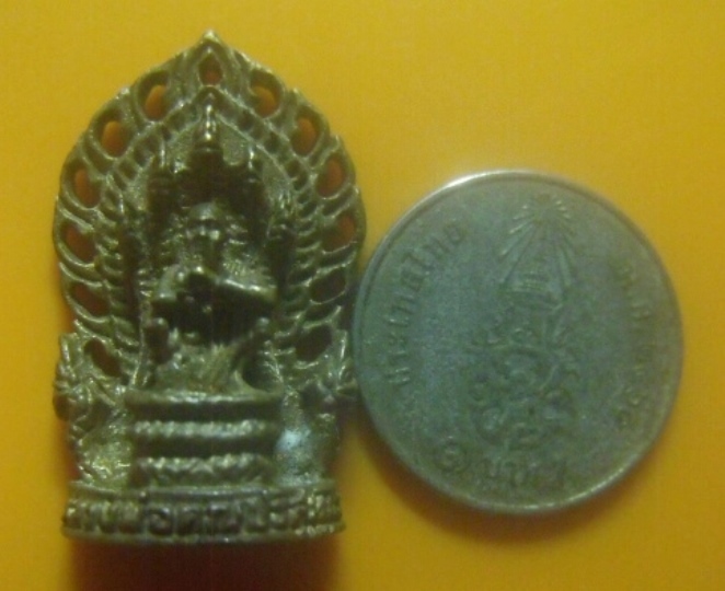 **เบาๆ**เหรียญหล่อลายฉลุปางนาคปรก หลวงพ่อคูณ วัดบ้านไร่ รุ่นอนุสรณ์คูณพันล้าน เสาร์๕ ปี ๒๕๓๗**สวยๆ