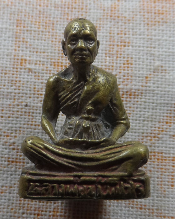 รูปหล่อหลวงพ่อขวัญ ปวโร วัดบ้านไร่ จ.พิจิตร