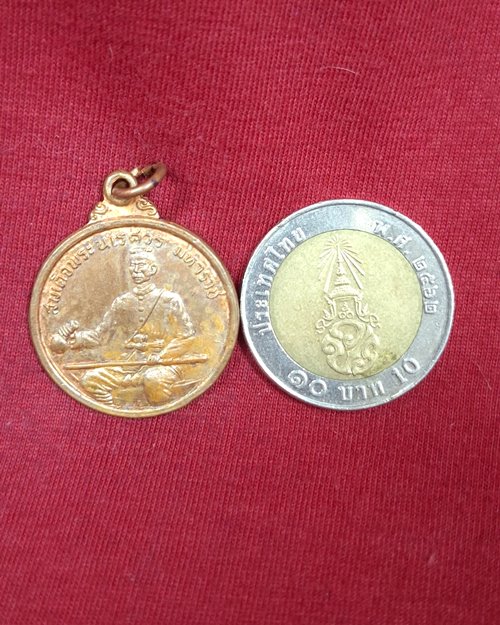เหรียญสมเด็จพระนเรศวร มหาราช เผด็จศึก เนื้อทองแดงผิวไฟ