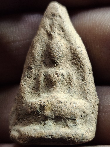 กรุเจดีย์กลางทุ่ง อยุธยา พระซุ้มทอง  เนื้อดิน 